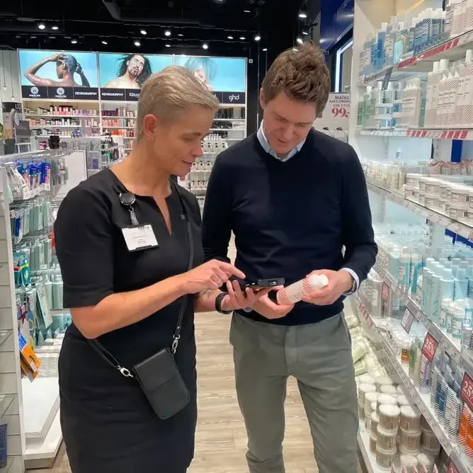 using a Viking mobile POS terminal